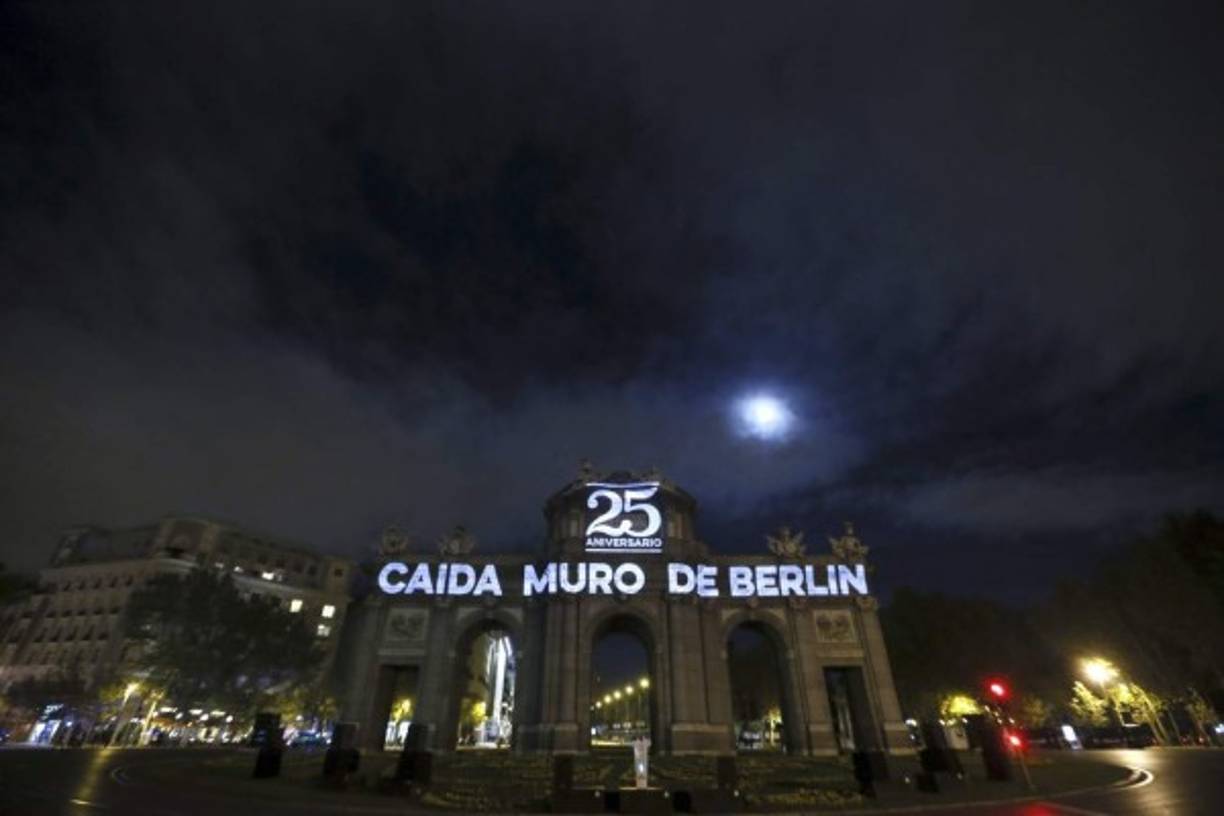 El Muro de Berlín dividió en dos partes a la ciudad durante 28 años, separando a familias y amigos. Este año, los alemanes celebran 25 años de la caída de este monumento histórico.