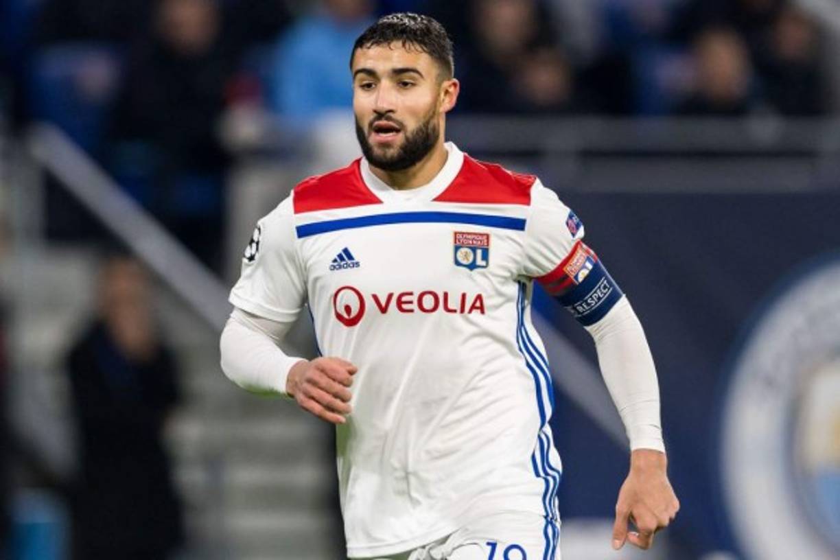 Según publica France Football, el AC Milan está muy interesado en fichar al delantero del Olympique de Lyon, Nabil Fekir. Su valor de mercado está fijado en 35-40 millones pero su presidente Jean-Michel Aulas la temporada pasada lo tasó en 70 millones para cualquier equipo que se interesara en él.