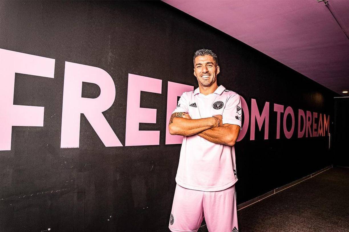 Suárez abandonó el Gremio un año antes de lo previsto alegando que el cargado calendario del fútbol brasileño incidía en sus problemas físicos, especialmente en un dolor crónico en la rodilla derecha.