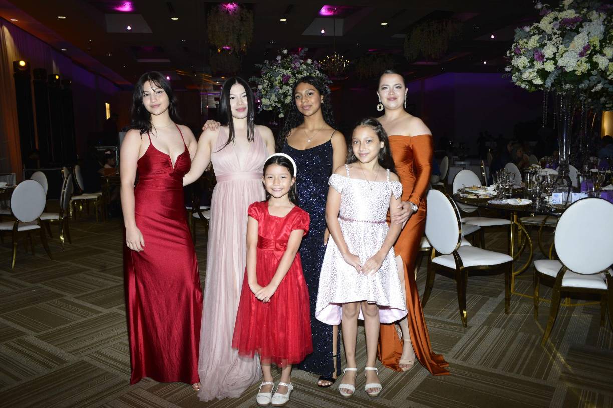 Sindy, Loany, Zoet, Laura, Belén y Aryani Ramos