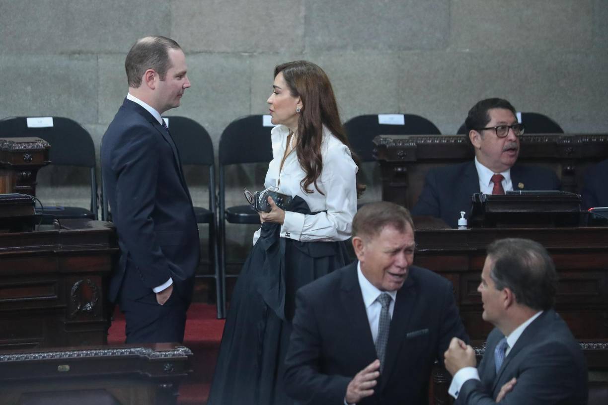 La tensión llega tras un proceso electoral marcado por los intentos desde julio pasado del Ministerio Público (Fiscalía) por evitar que Arévalo de León y el Movimiento Semilla tomen posesión este 14 de enero, como lo establece la ley. 