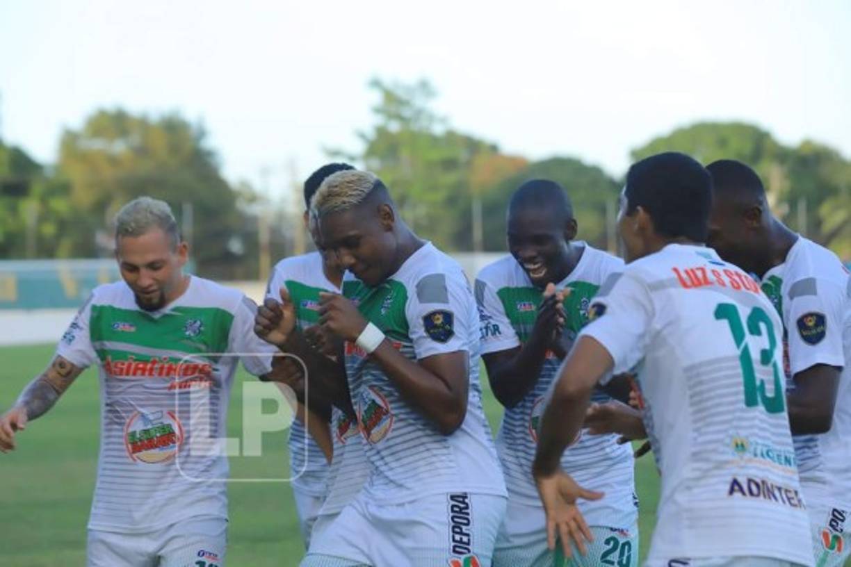El bailecito del colombiano Yerson Gutiérrez tras uno de los goles que le marcó al Marathón, el equipo al que pertenece y que lo prestó al Platense para este torneo.
