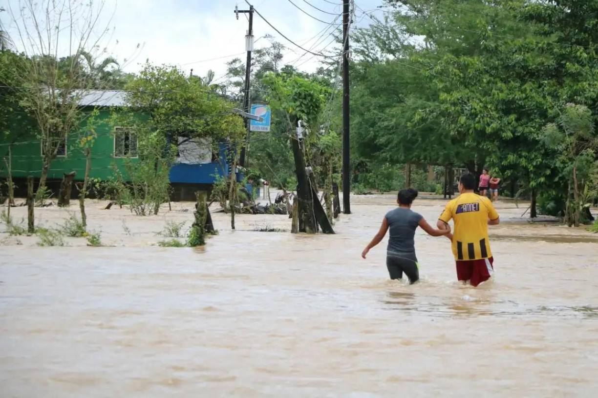 Es vulnerable el valle de Lean en el municipio de Arizona por desbordamiento del río Lean. La cuenca del Cangrejal por el río Viejo y deslizamientos de tierra en La Ceiba.