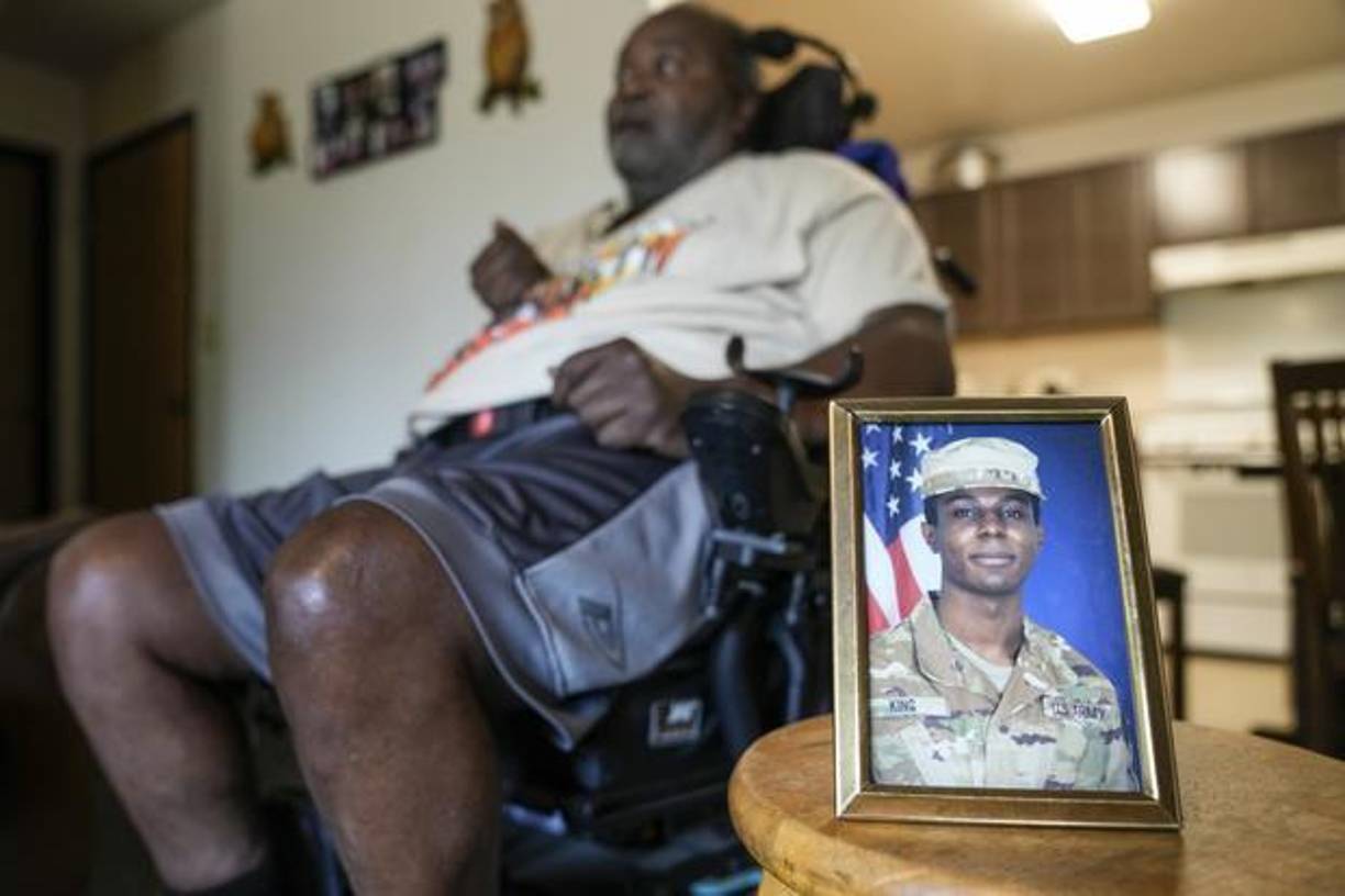 King se enfrentaba a una posible baja del ejército a su regreso a Estados Unidos.