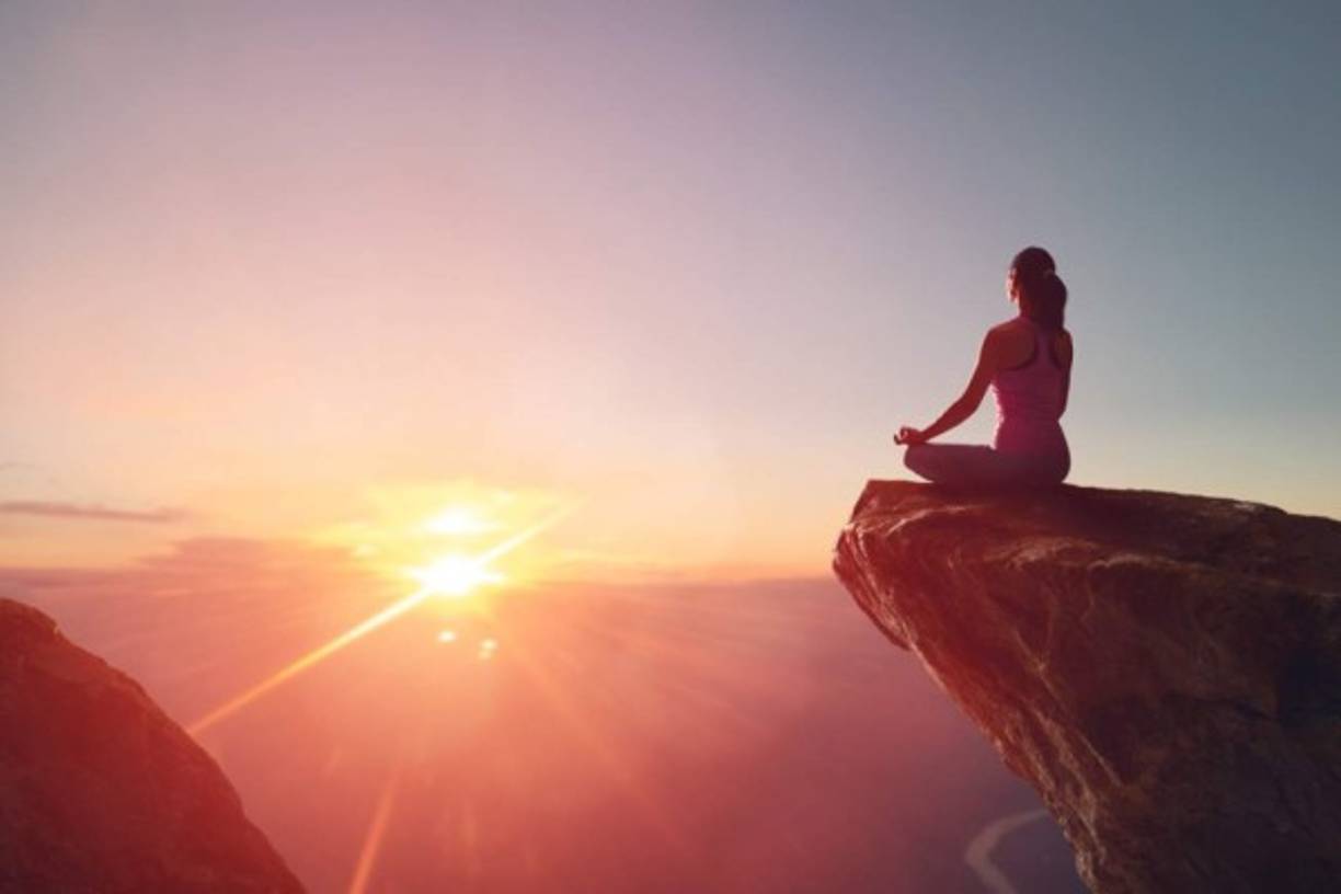 Medita: Esta técnica ayuda equilibrar tu mente y a relajar tu cuerpo. Además, te ayuda a bajar de peso sin dieta, porque reduce el estrés, el cual provoca que las hormonas se alteren y generen una acumulación de grasa.