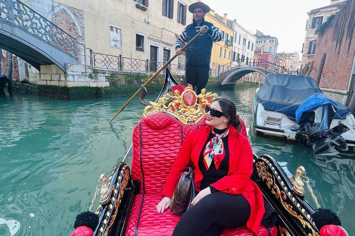 Frida Sofía Guzmán, nieta del líder del Cártel de Sinaloa, Joaquín ‘El Chapo’ Guzmán, salió nuevamente en las redes sociales a relucir después de compartir su participación en las elecciones de México al votar por la candidata presidencial Xóchitl Gálvez Ruiz.