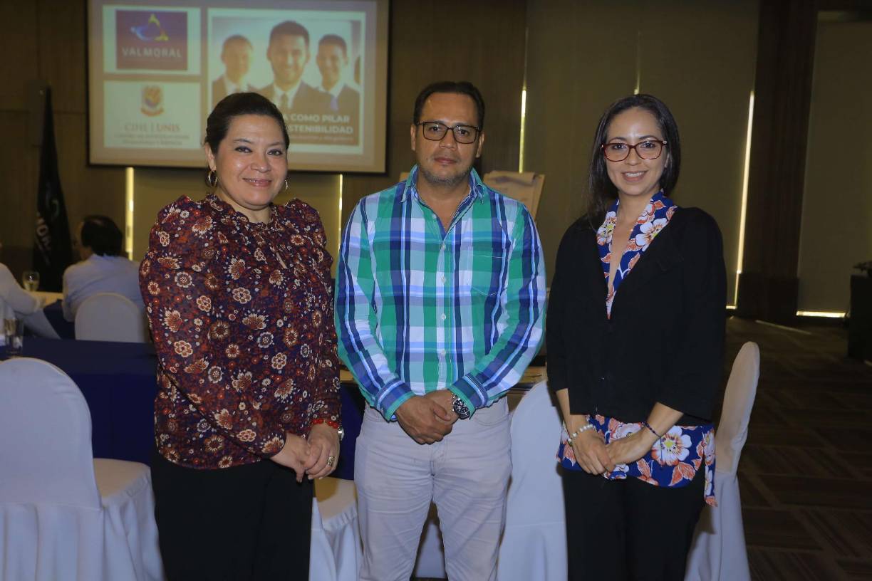 Jenny Lagos, Sergio Perdomo y Blanca Valenzuela