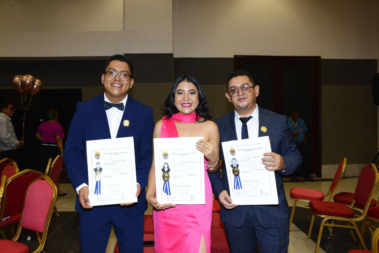 Edwen Vallejos, Rossycela Vallejos y Javier Díaz