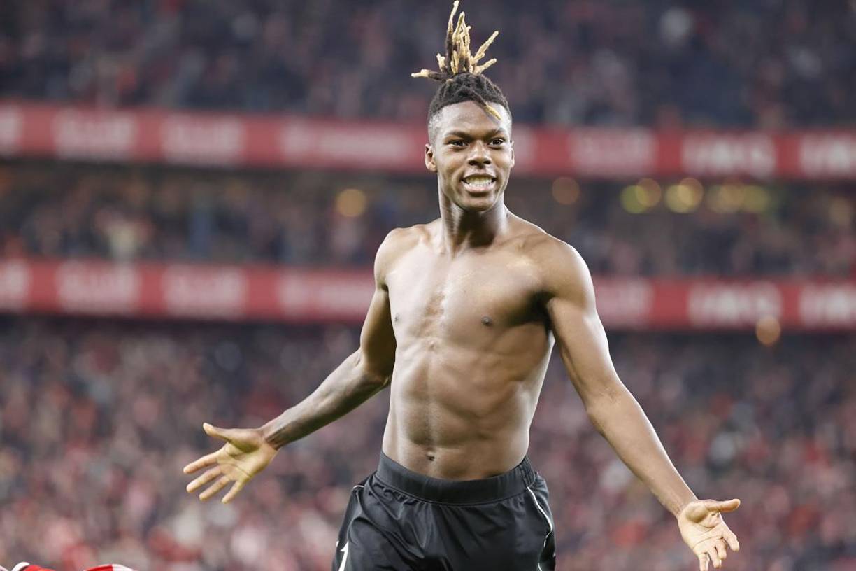 Nico Williams marcó el definitivo 4-2 del partido y se quitó la camiseta para celebrar.