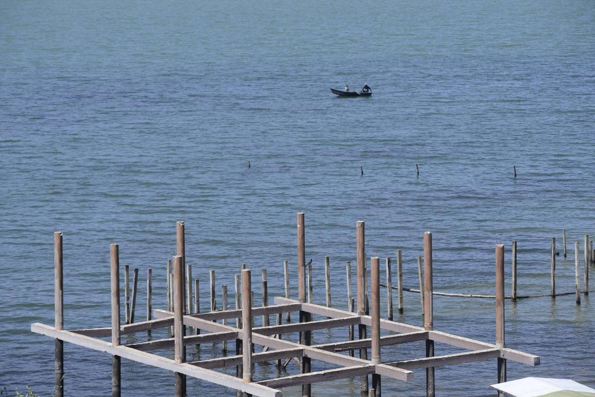 Los muelles instalados por los dueños de restaurantes eran un atractivo turístico para los visitantes.