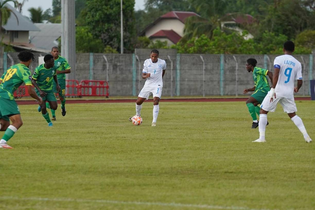 Rigoberto Rivas volvió a la Selección de Honduras y fue titular contra Guayana Francesa.
