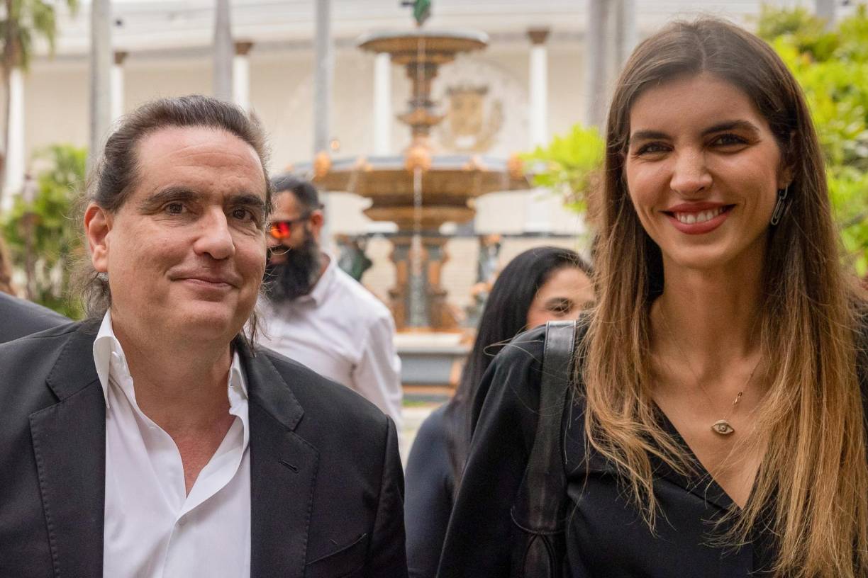 Ante esta situación, Saab demandó a los periodistas del portal por el presunto delito de difamación e injuria, lo que les obligó a huir de Venezuela luego de que recibieran amenazas y su información personal fuese divulgada en las redes sociales, según denunció la Sociedad Interamericana de Prensa (SIP) en su momento. 