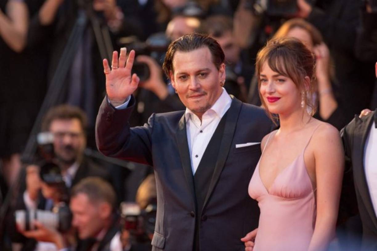 Su look junto a Johnny Depp enamoró a muchos de los amantes de la moda y el cine.