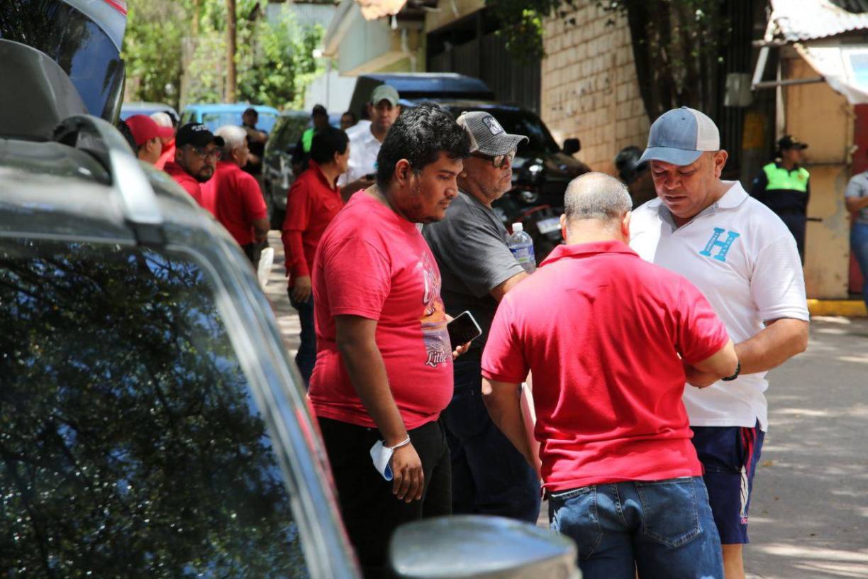 Frank Zelaya, hermano del periodista de HRN, Ricardo Zelaya (camisa blanca), murió este sábado luego de un trágico accidente registrado en el Carrizal de la capital hondureña.