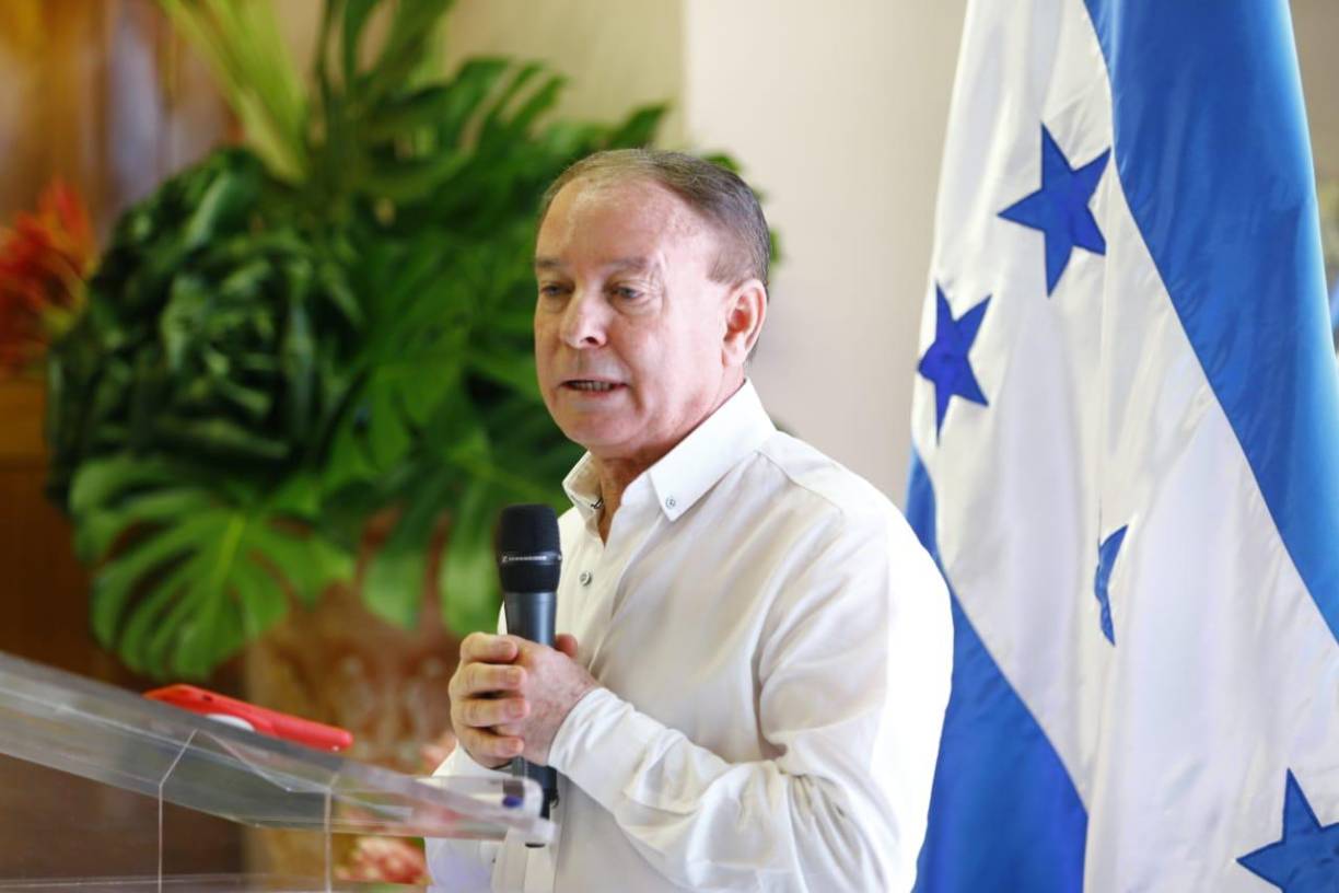 <b>6. Carlos Miranda, </b>alcalde del municipio de Comayagua (Comayagua): su sueldo es de L85,000.00. 