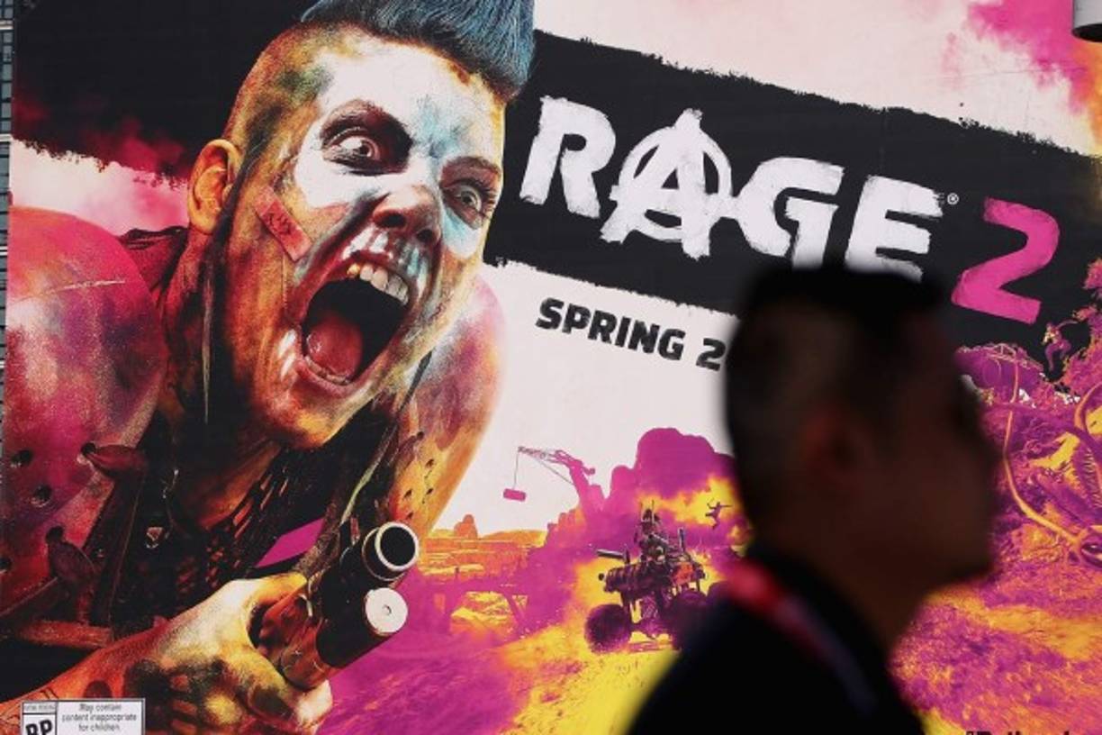 Las publicidades que anuncian los juegos se pueden ver por todo el recinto de la feria.