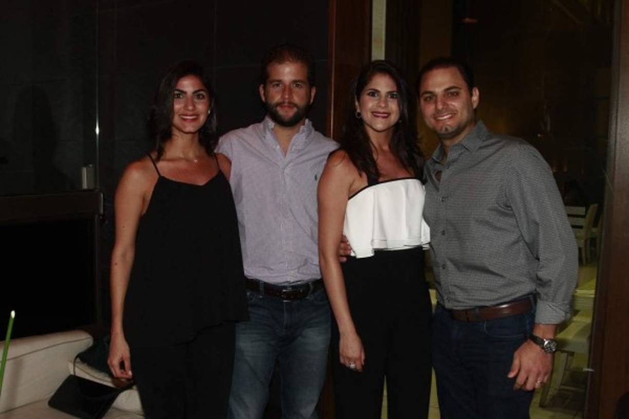 Nicole Suadi y Rodrigo Rendón con Natalie y Juan Carlos Canahuati.