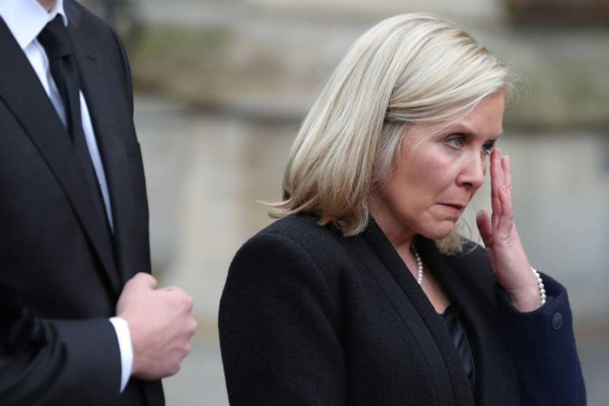 Visiblemente conmovida se mostró Lucy Hawking, hija del astrofísico.