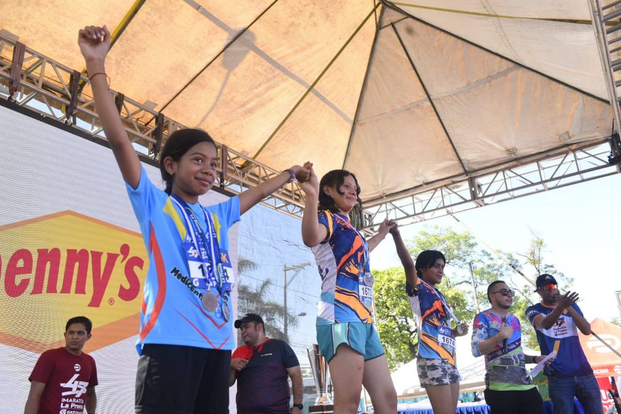Para 1978, Diario LA PRENSA comenzó la organización directa de la Maratón, pasó a 21 kilómetros y se volvió internacional, la cual ganó el colombiano Rafael Parra con tiempo de 1 hora, 5 minutos y 16 segundos.