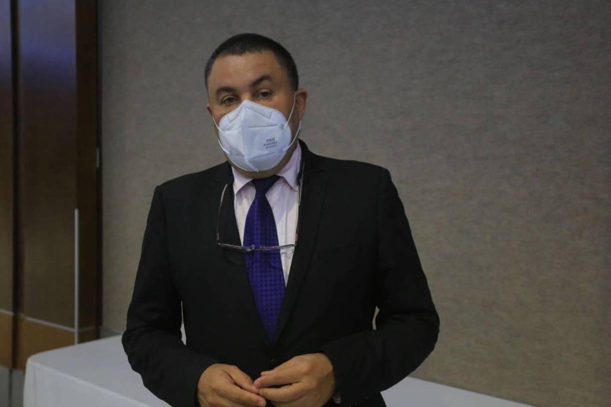 “El momento más aterrador fue cuando dijeron que tenían que matar a uno de los dos. Él (asaltante) estaba con un celular y alguien le estaba diciendo que tenía que matar a uno de los dos, pero en ese momento uno soó se cubre con la sangre de Cristo”, narró el congresista.