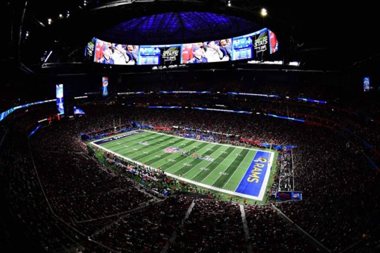Así lució el Mercedes-Benz Stadium de Atlanta previo al inicio del Super Bowl 53 entre Patriots de New England y Rams de Los Angeles.