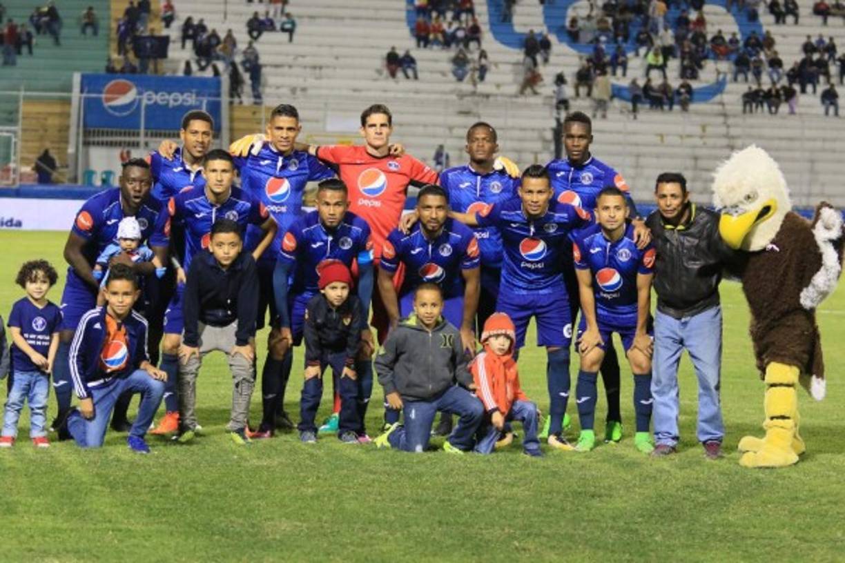 Motagua de Honduras. Campeón Torneo Apertura 2016 y Torneo Clausura 2017 de la Primera División de Honduras.