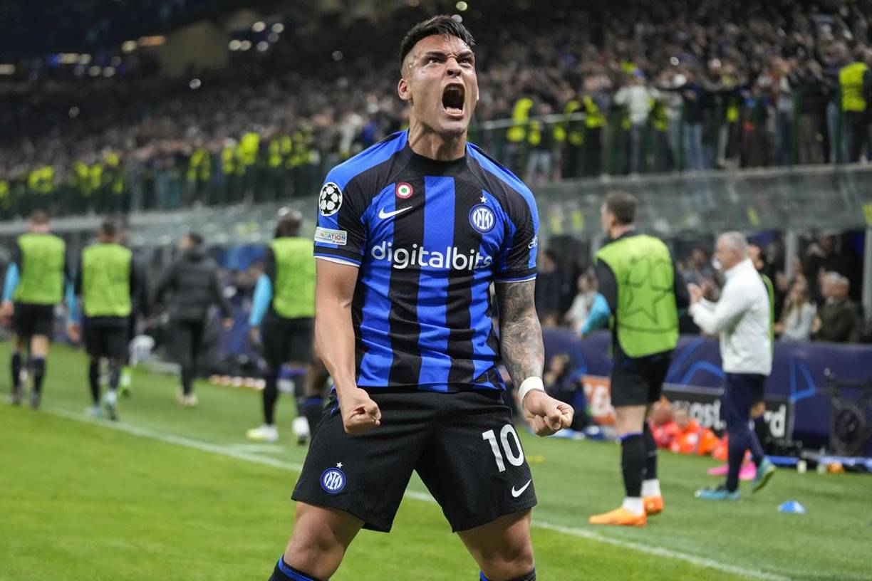 Lautaro Martínez - Según informes del periódico británico ‘Daily Mail’, el Real Madrid está siguiendo de cerca al delantero argentino, que actualmente juega en el Inter de Milán. Podría ser una opción más asequible en términos de traspaso, con una cifra estimada en alrededor de 80 millones de euros. Además, su contrato con el club italiano se extiende hasta 2026.