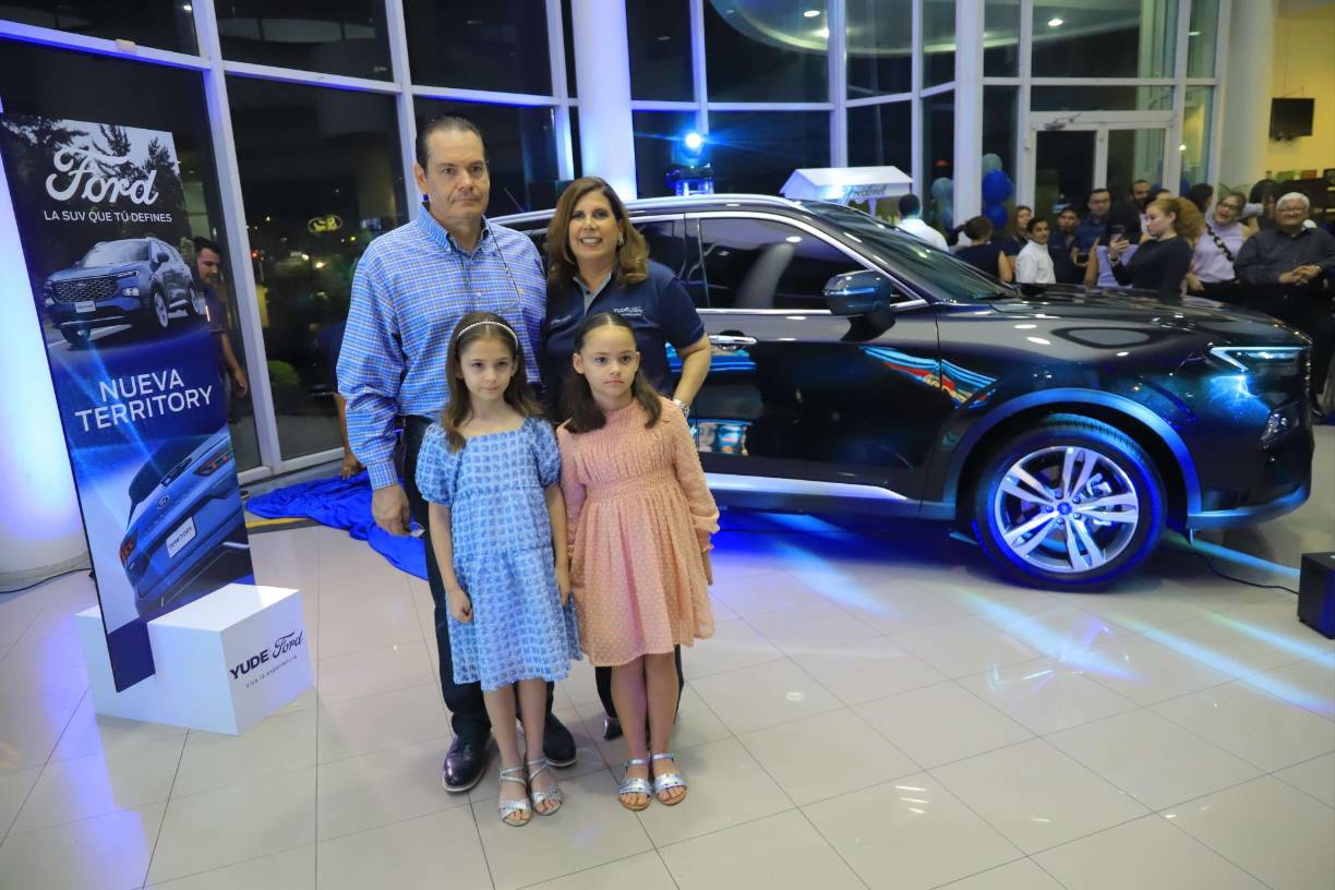 Juan, María, Mariana y Alexandra Vogelsang