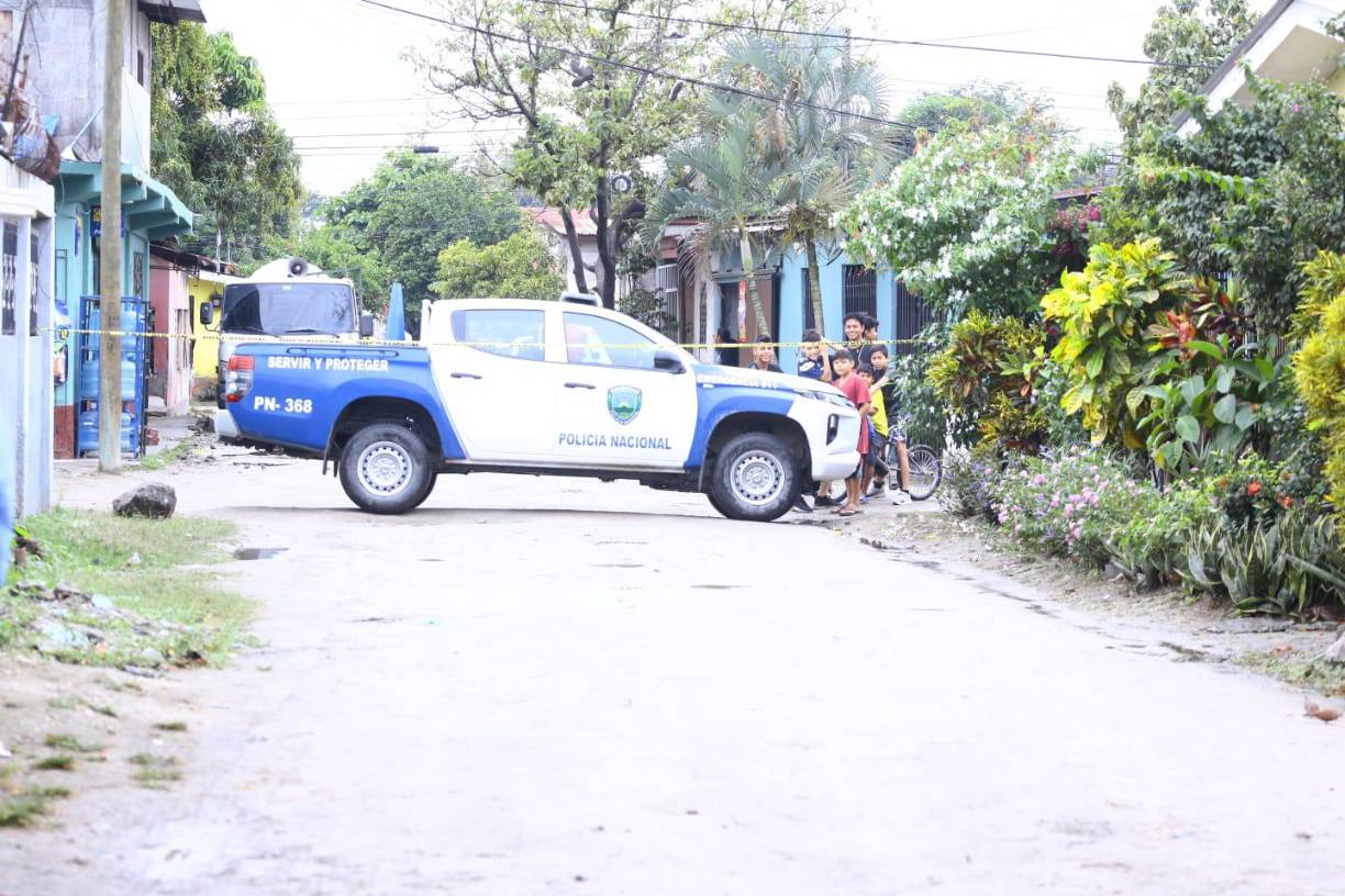 Familiares llegaron a la escena, pero no quisieron dar detalles sobre el hecho criminal. 