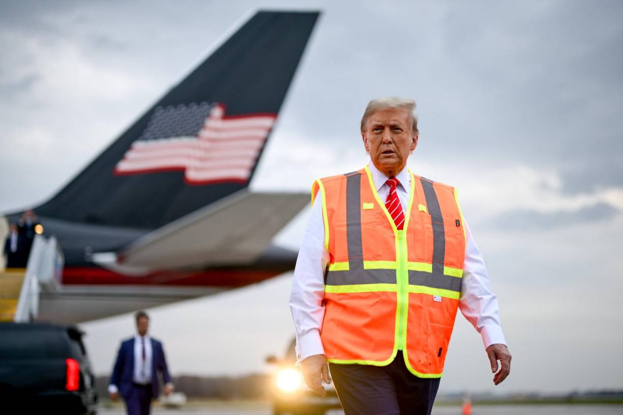 Las imágenes de la nueva maniobra política de Trump, compartidas por su campaña en redes sociales, se viralizaron rápidamente en redes sociales.