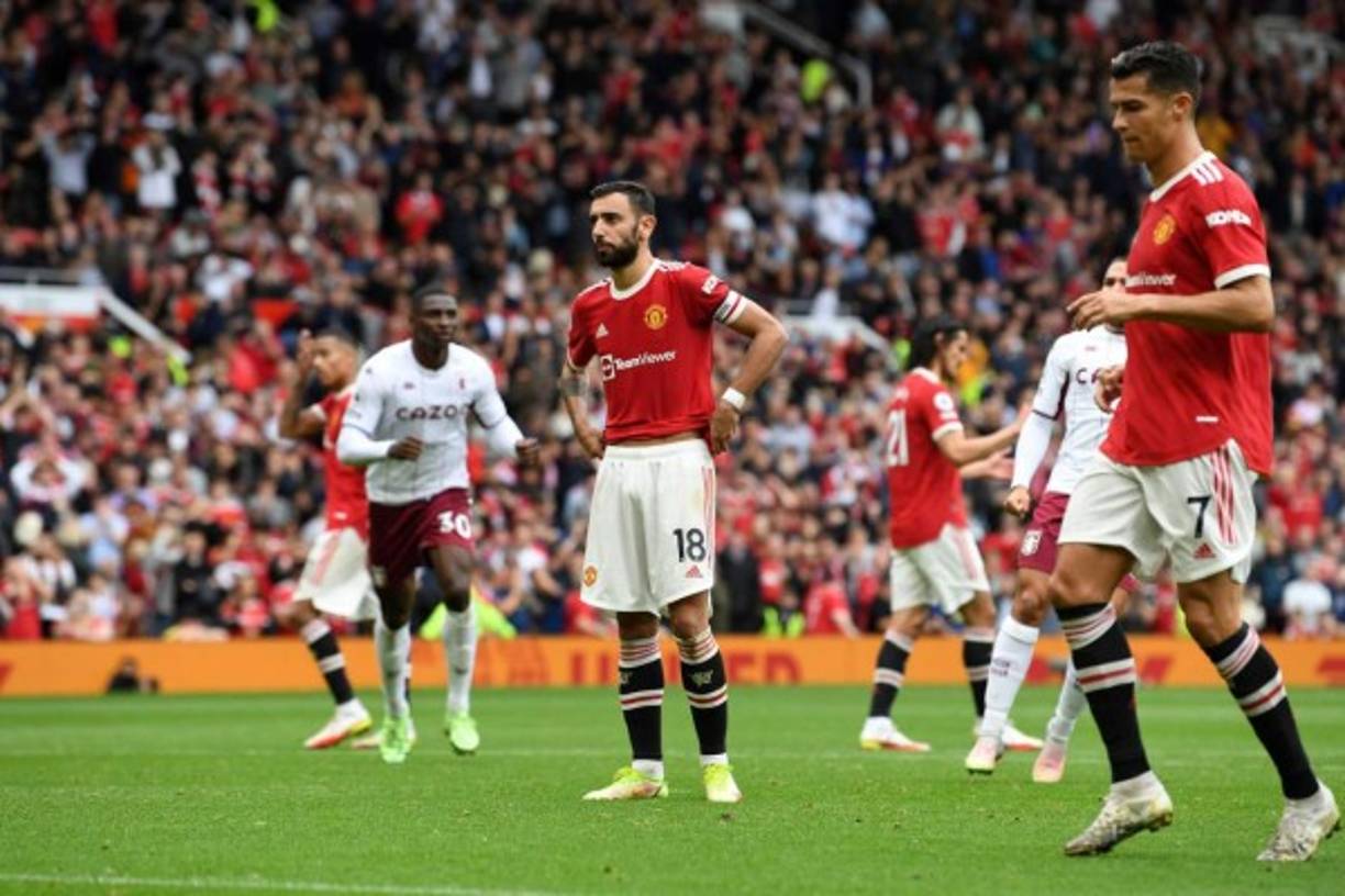 El lamento de Bruno Fernandes y Cristiano Ronaldo tras el penal fallado.