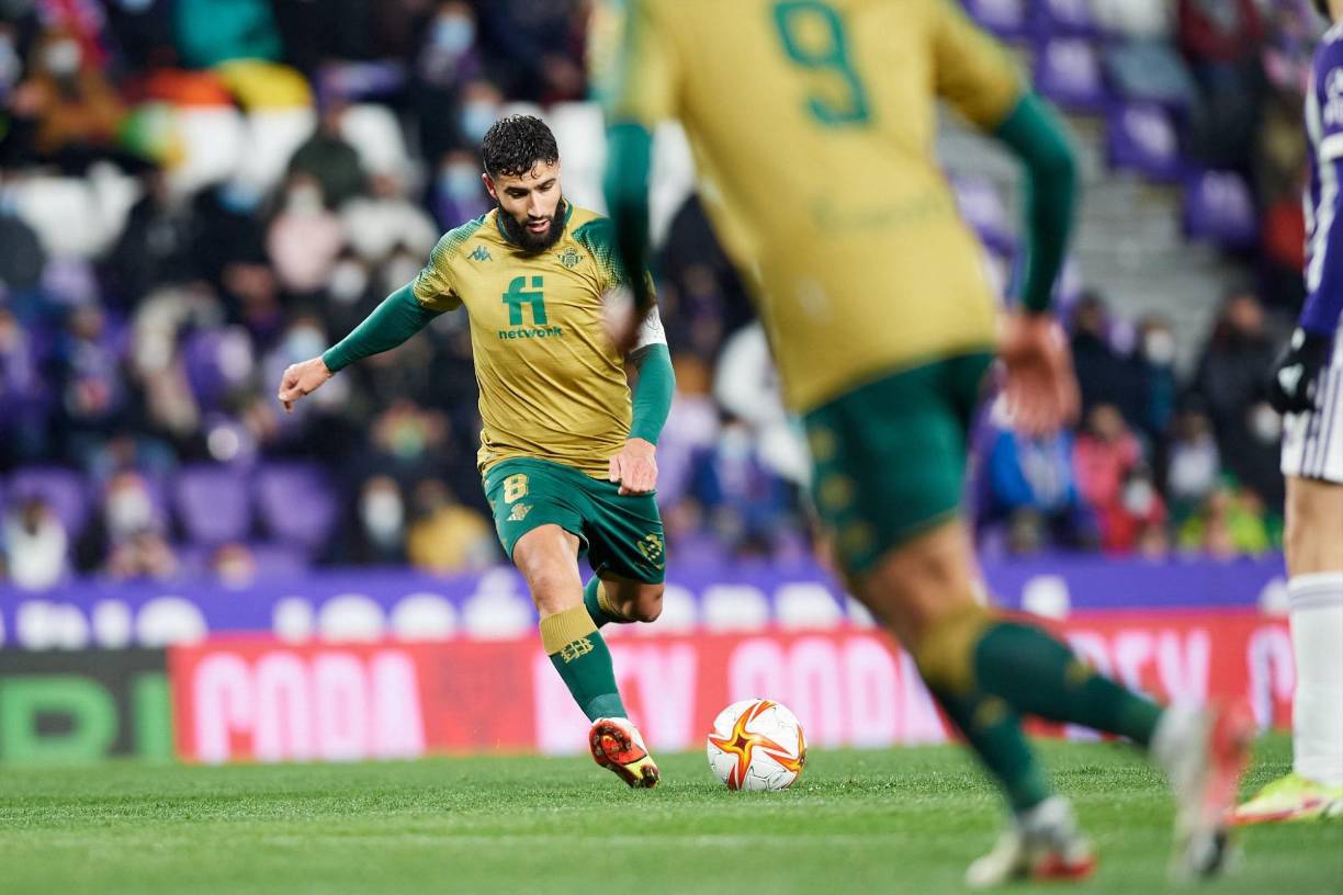 Las negociaciones para la renovación de Nabil Fekir por el Real Betis han quedado definitivamente cerradas después de varios meses de conversaciones, por lo que el internacional francés ha firmado ya la ampliación de su actual contrato, que expiraba en 2023, por varias temporadas más, seguramente hasta junio de 2026.