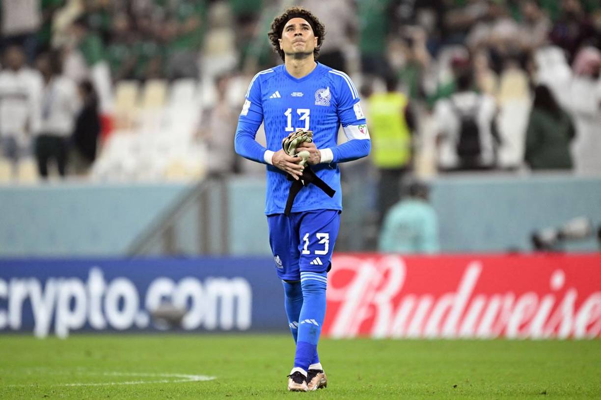 ‘Memo‘ Ochoa con la mirada perdida tras la eliminación de México.