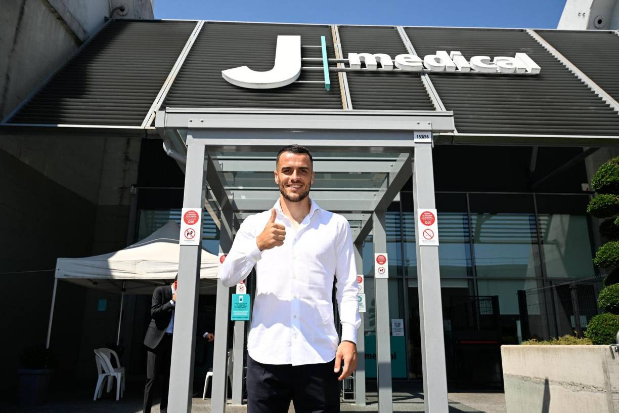 La Juventus confirmó en sus redes sociales la llegada del serbio Filip Kostic, este jueves, a Turín para pasar reconocimientos médicos antes de firmar contrato. El ex del Eintracht Frankfurt se unirá a la Juve por cuatro temporadas.