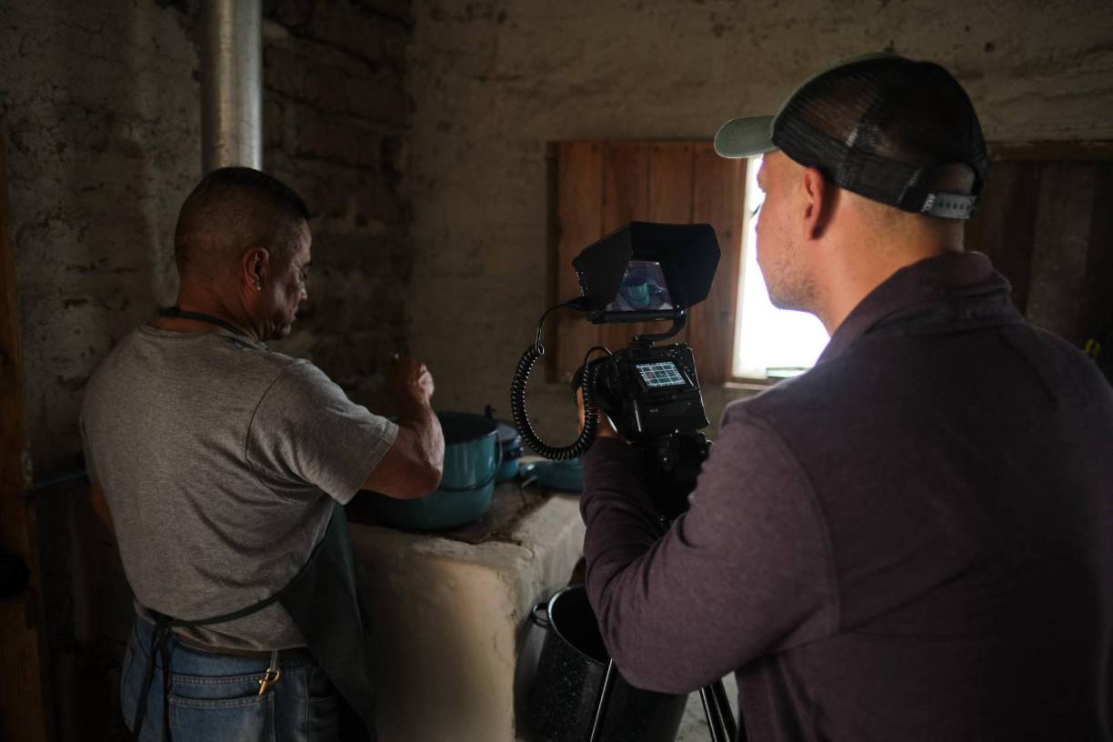 Uno de los retos fue la parte técnica en el sentido que el trabajo de grabación no solo fue realizado por Asael. Unos amigos le ayudaron de manera gratuita en la grabación. Así mismo recibieron el apoyo del fotógrafo llamado Daniel Núñez.