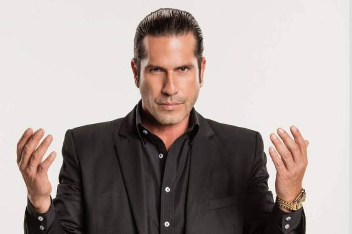 “Estamos aquí en Honduras, Tegucigalpa, mañana hacemos ruedita de prensa, les cuento que el viernes vamos a estar en el Mall Premier a las 5:00 pm y el sábado en San Pedro Sula en la Central Metropolitana, ahí vamos a estar de 4:00 o 5:00 pm”. 