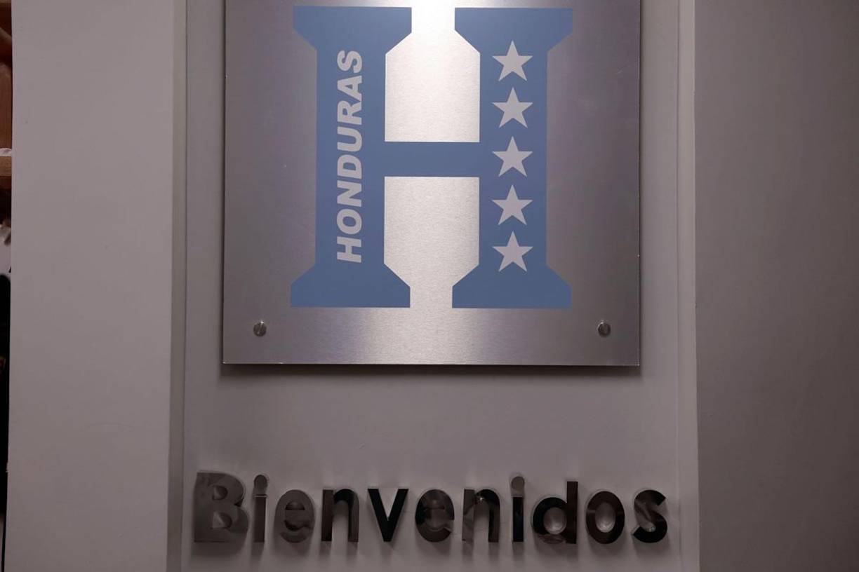 “Bienvenidos”: así recibieron a la Selección de Honduras en el estadio Nemesio Diez de Toluca.