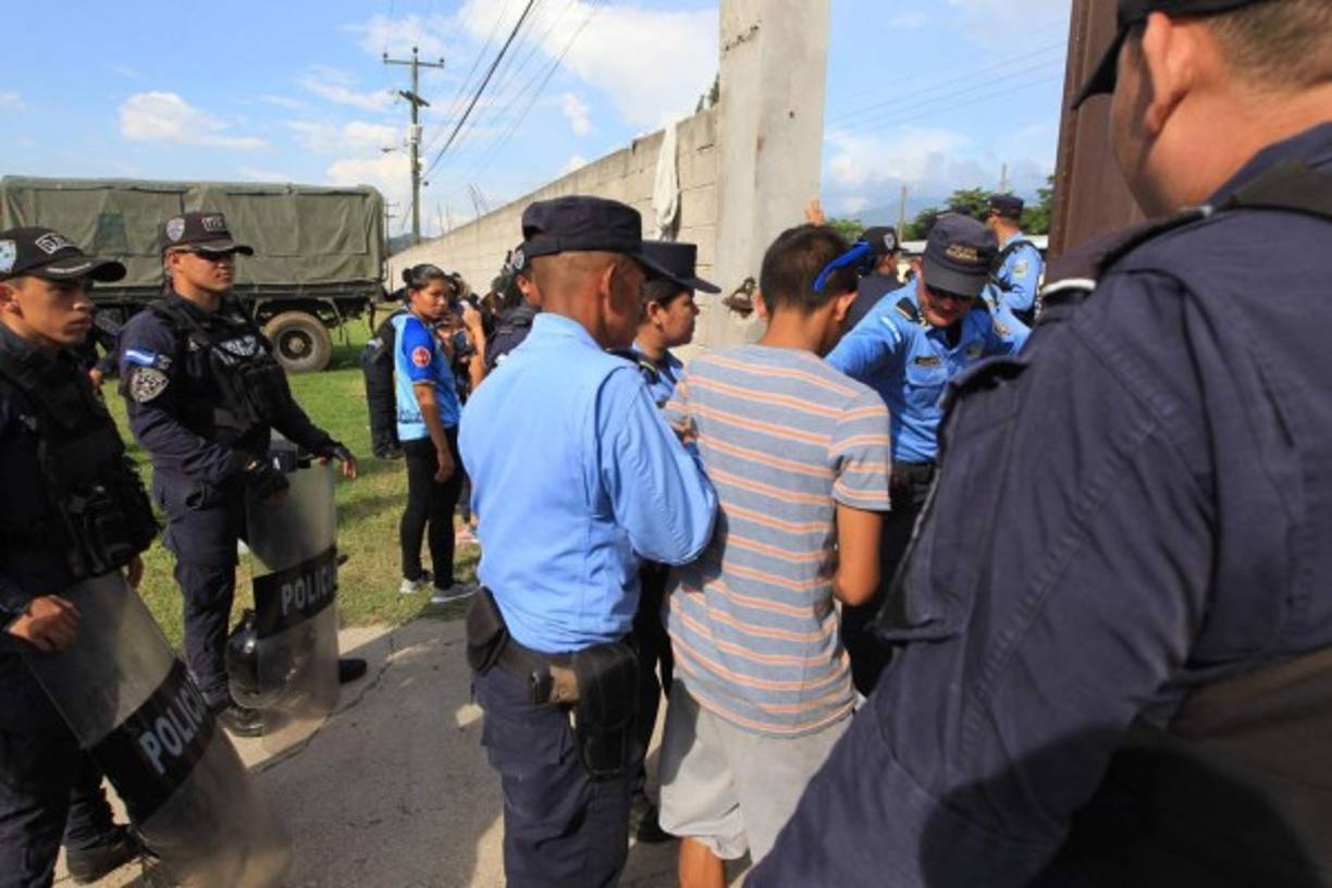 La Policía Nacional montó cuatro anillos de seguridad para evitar problemas.