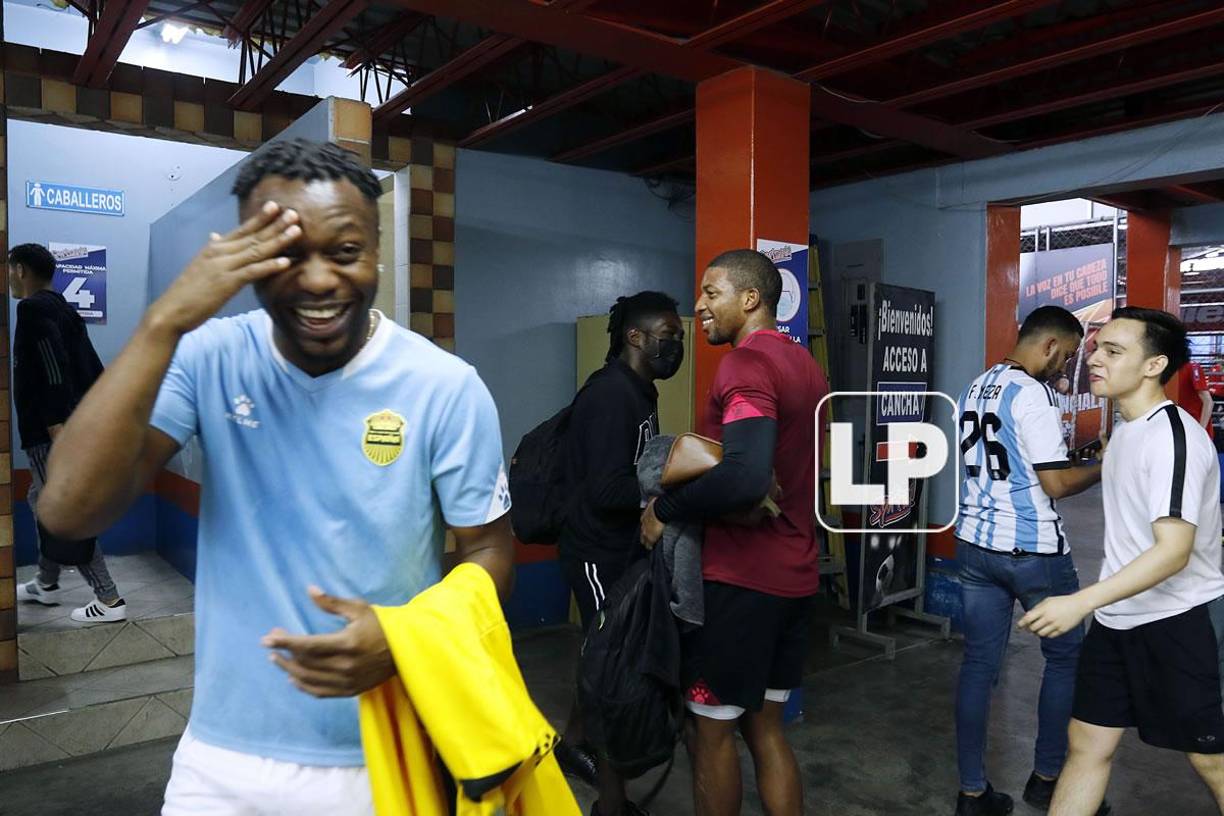 Bromas y muchas risas hubo en el encuentro entre los jugadores de Marathón y Real España.