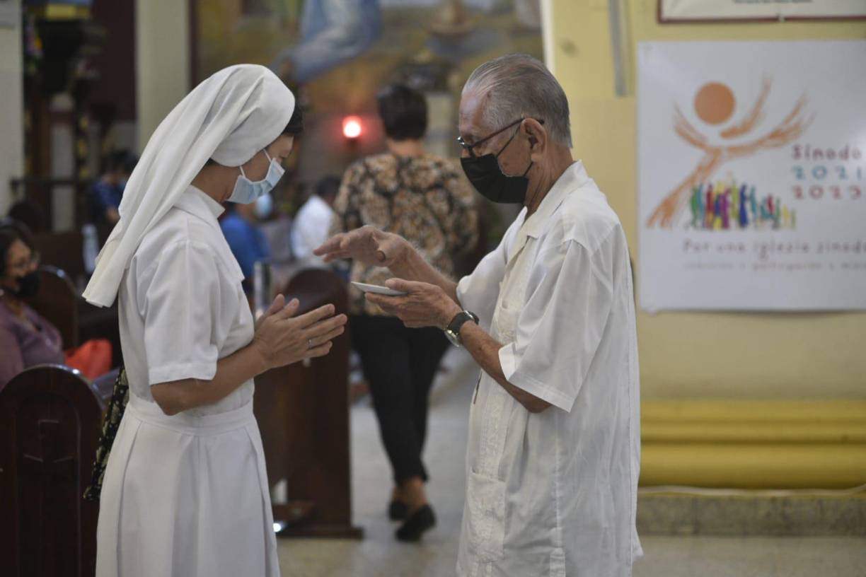 Católicos celebran Miércoles de Ceniza que marca el inicio de la Cuaresma (FOTOS)