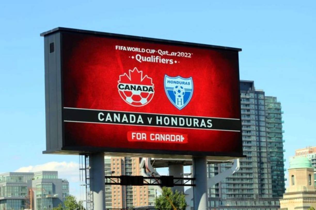 La publicidad en el estadio BMO Field anunciado el partido Canadá-Honduras.