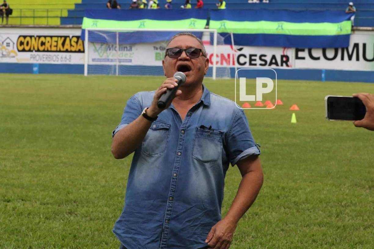El cantante hondureño Pilo Tejeda estuvo animando el ambiente en Olancho.