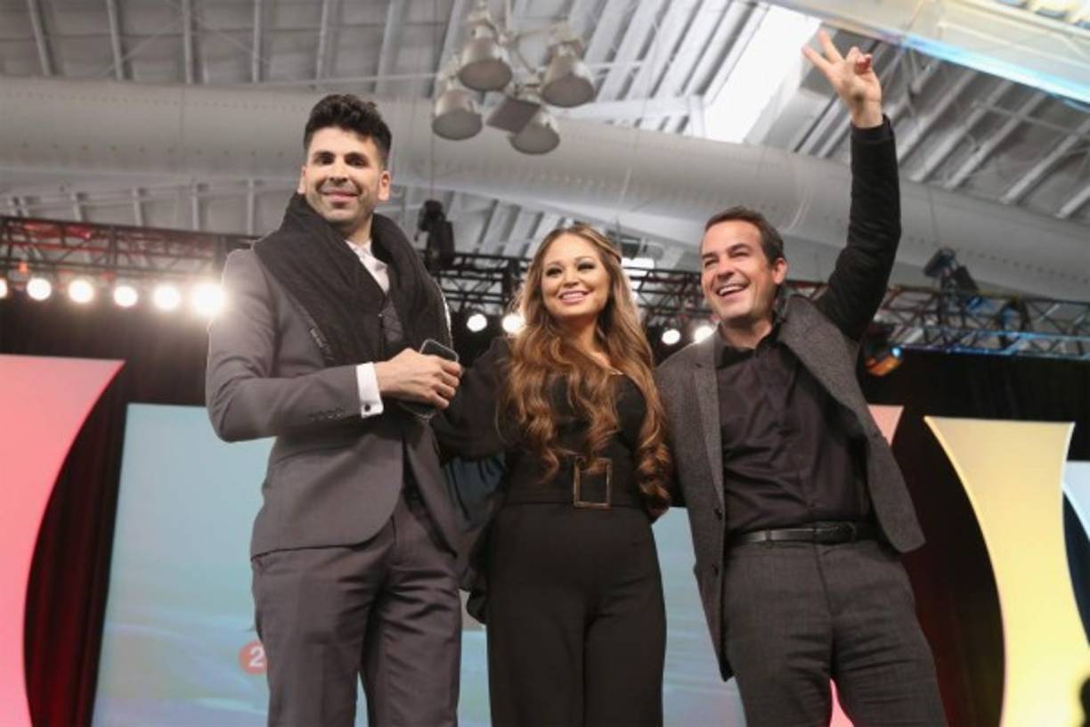 Jomari Goyso, Isis Sauceda y Carlos Calderon.