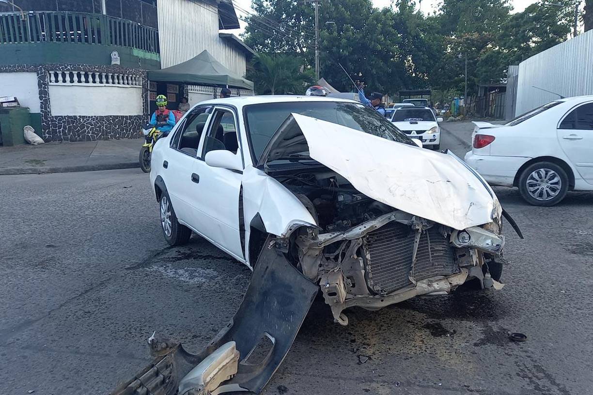 Rapidito con pasajeros se da vuelta en San Pedro Sula