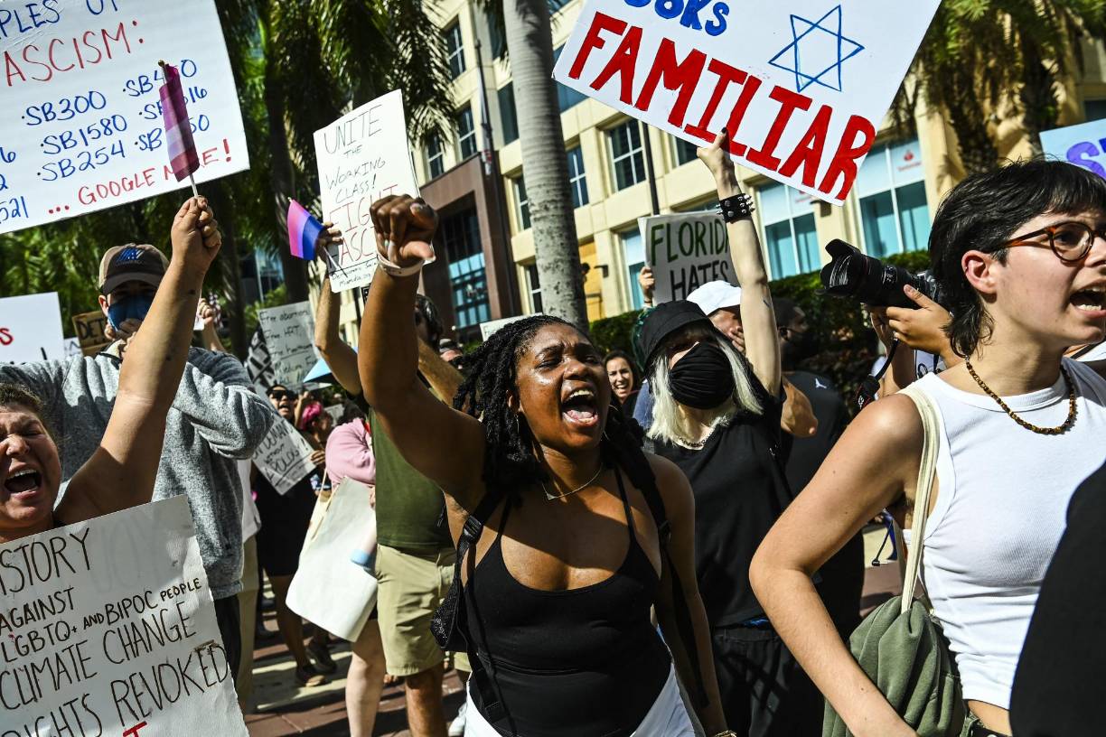 La Asociación Nacional para el Progreso de las Personas de Color (NAACP, en inglés) acaba de emitir a sus socios una advertencia de viaje al estado sureño, siguiendo lo que en marzo hizo su sección floridana, ante “los agresivos intentos del gobernador de borrar la historia de los afroamericanos y restringir los programas de diversidad, equidad e inclusión en las escuelas de Florida”.