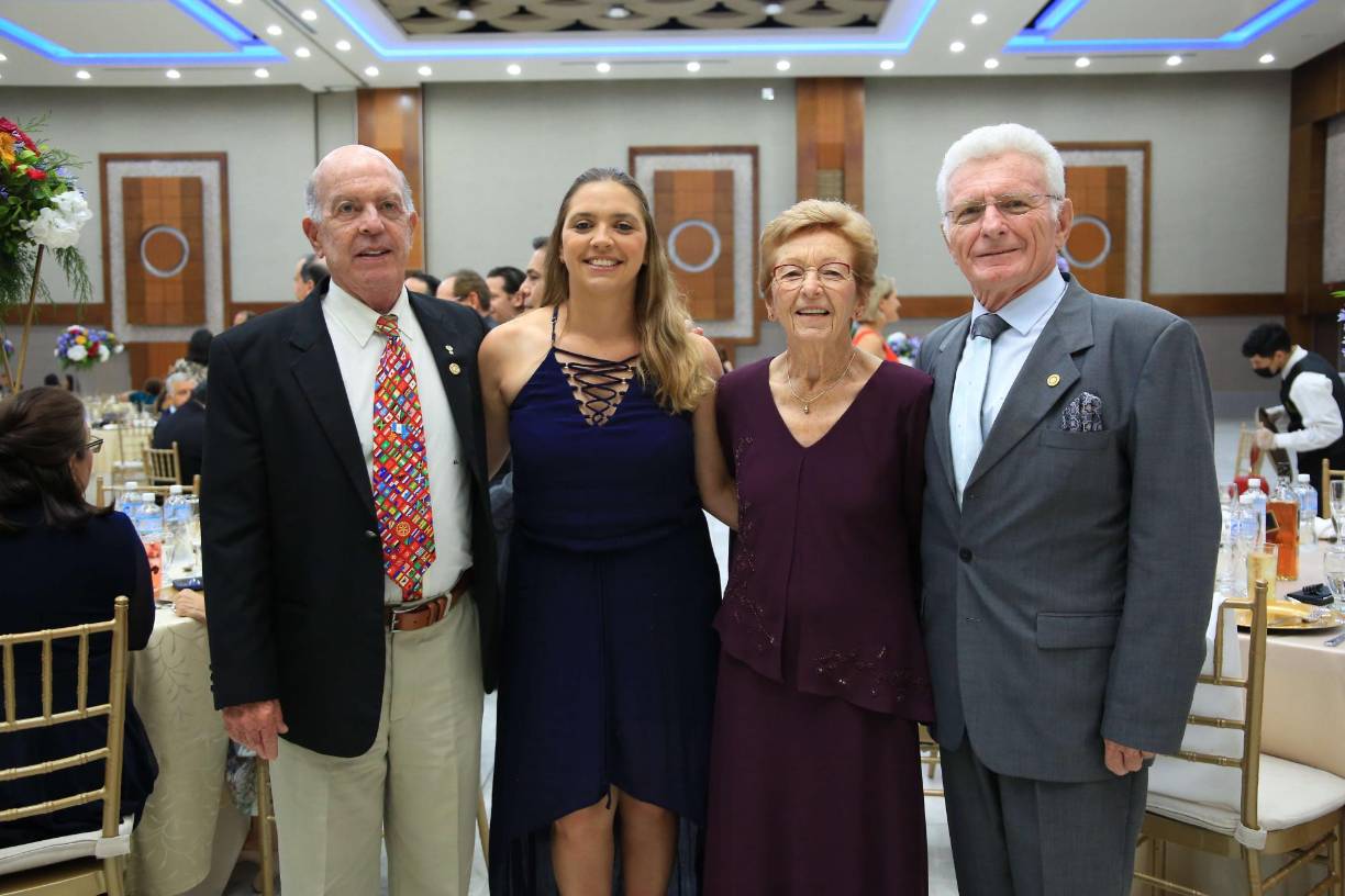 Estuardo Zachrisson, Stephanie Zachrisson; Burga y Enrique Baudrexel 