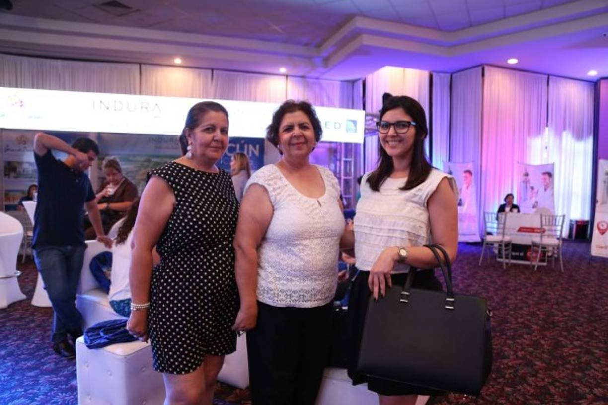 Amal y Lilian Kawas con Andrea Rodríguez.