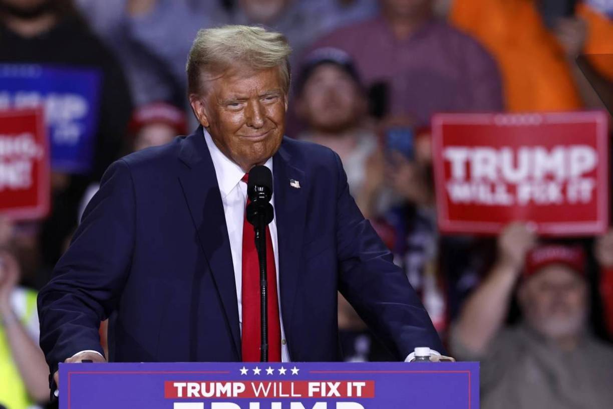 Donald Trump derrotó contundentemente a la candidata demócrata Kamala Harris en las elecciones, tras superar los 270 votos electorales necesarios para asegurar el poder.