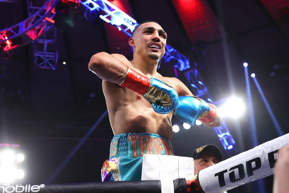 Teófimo López se llevó la victoria al ganar por decisión dividida a Sandor Martín.