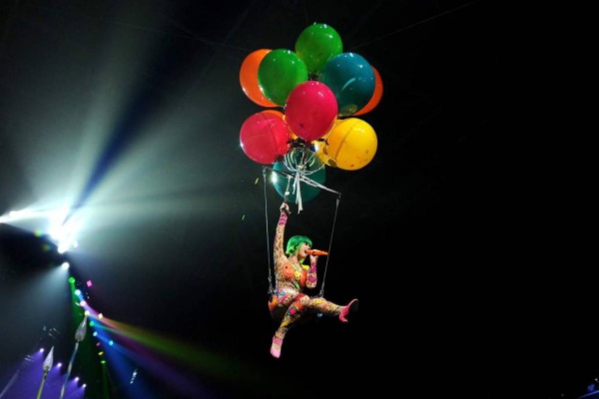 Algunos dicen que Katy durante sus conciertos realiza ceremonias de brujería.